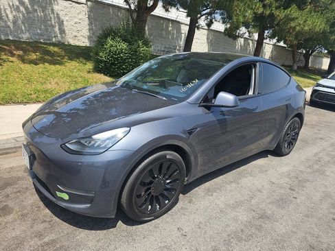 Used 2023 Tesla Model Y Long Range AWD/4WD image 1