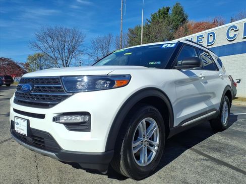 Certified 2022 Ford Explorer XLT w/ Equipment Group 202A image 4