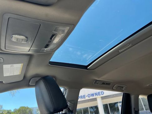 Used 2019 Toyota Highlander LE FWD image 21