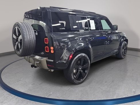 Used 2022 Land Rover Defender 110 X-Dynamic SE AWD/4WD image 5