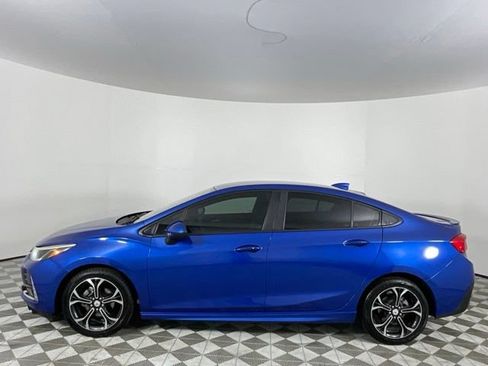 Used 2019 Chevrolet Cruze LT w/ Convenience Package FWD image 8