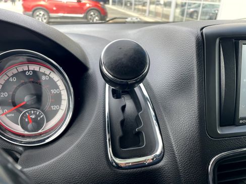 Used 2018 Dodge Grand Caravan SXT image 16