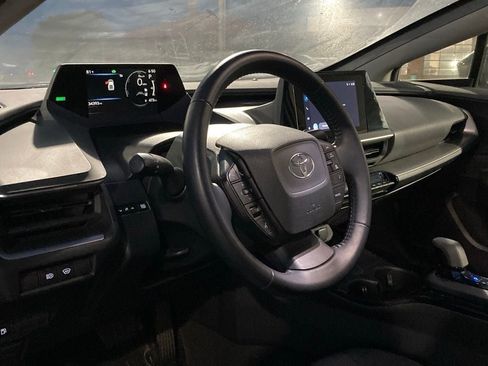 Used 2025 Toyota Prius LE FWD image 9