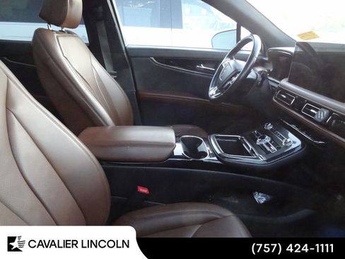 Certified 2023 Lincoln Nautilus Reserve AWD/4WD image 10
