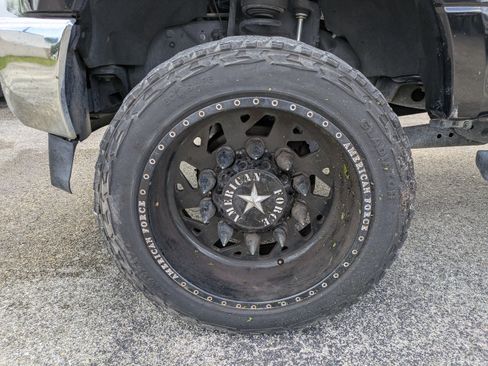 Used 2017 Ford F350 Lariat w/ Chrome Package image 11