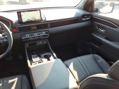 Used 2025 Honda Pilot Black Edition image 15