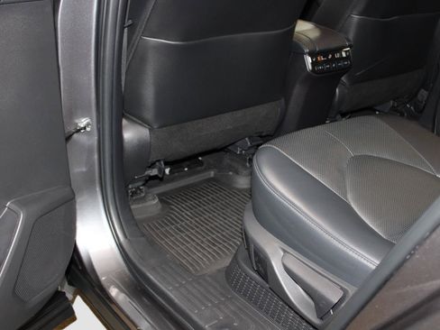 Used 2024 Toyota Highlander Platinum AWD/4WD image 47
