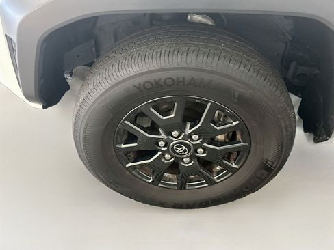 Used 2025 Toyota 4Runner SR5 AWD/4WD image 11