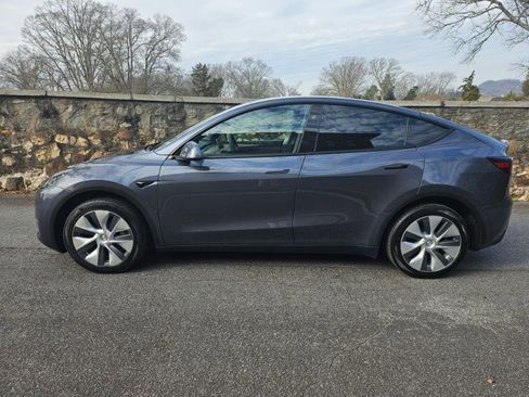 Used 2023 Tesla Model Y Long Range image 8