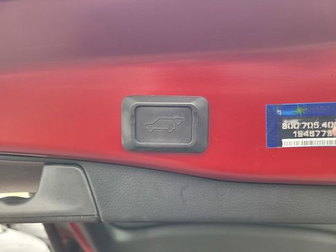 Used 2020 Toyota RAV4 XLE w/ Convenience Package image 9