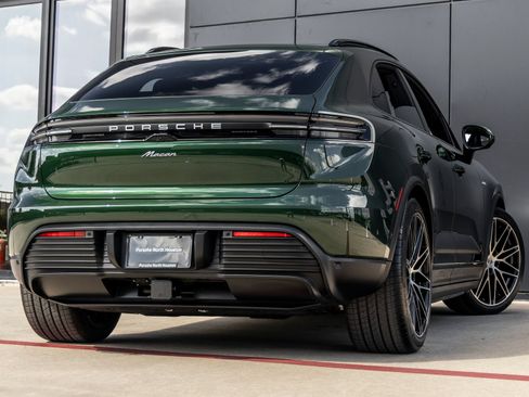 Certified 2025 Porsche Macan Electric RWD image 11