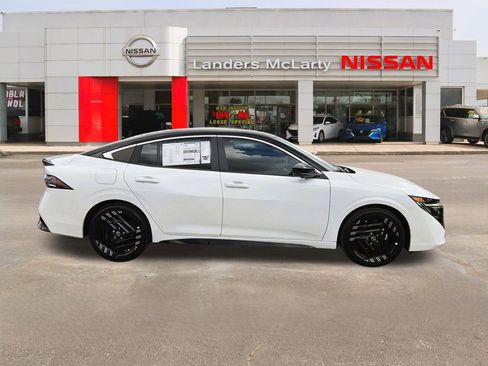 New 2026 Nissan Sentra SR w/ SR Premium Package FWD image 2