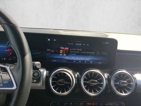 Used 2025 Mercedes-Benz GLB 250 image 13