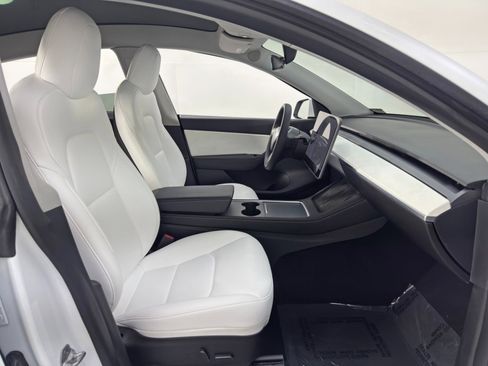 Used 2021 Tesla Model Y Long Range image 16