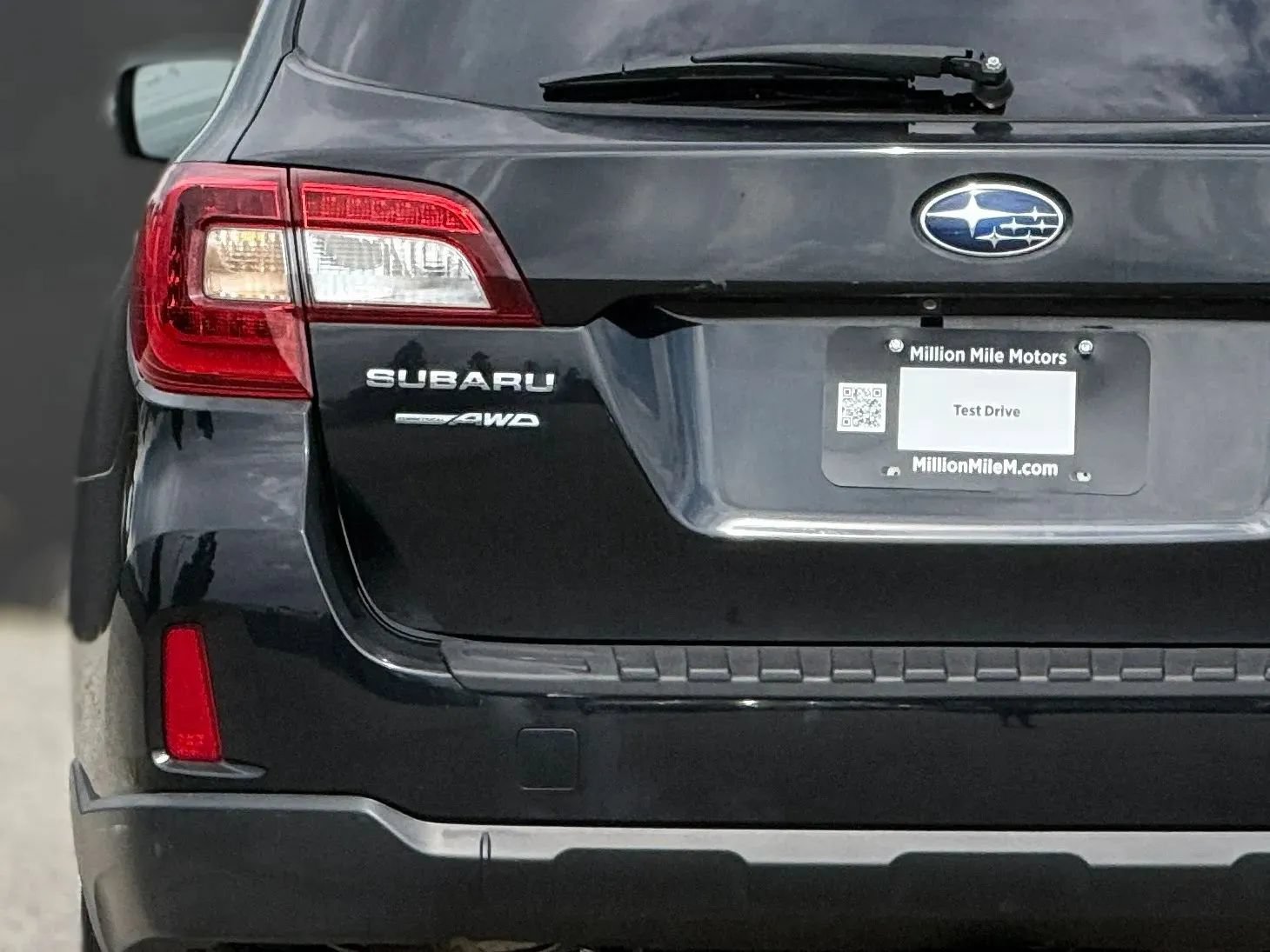 Used 2016 Subaru Outback 2.5i Limited AWD/4WD image 13