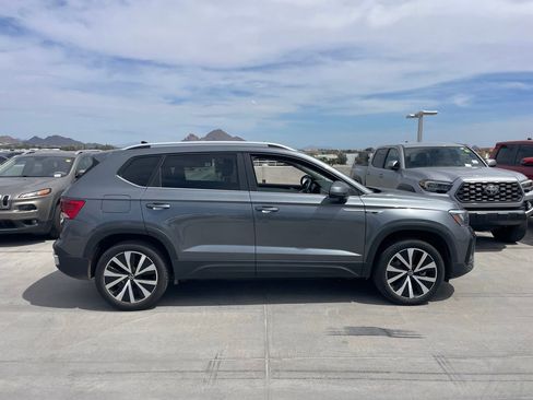 Used 2024 Volkswagen Taos SE image 3