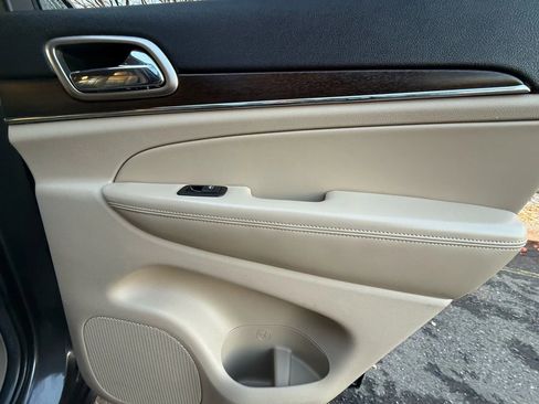 Used 2014 Jeep Grand Cherokee Limited image 25