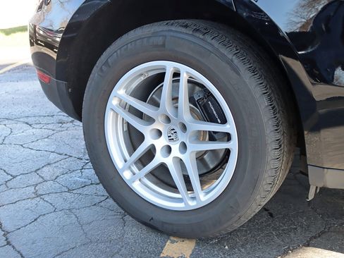 Used 2020 Porsche Macan image 6