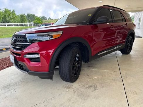Used 2020 Ford Explorer XLT w/ Equipment Group 202A AWD/4WD image 10