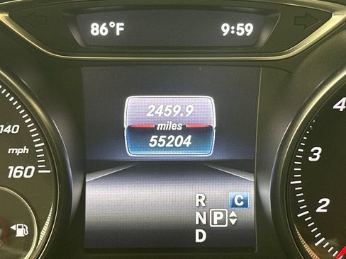 Used 2018 Mercedes-Benz CLA 250 image 4