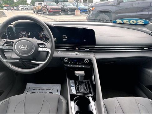 Used 2025 Hyundai Elantra SEL FWD image 7