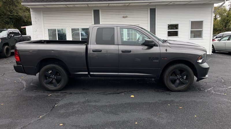 Used 2019 RAM 1500 Express w/ Express Value Package AWD/4WD image 3