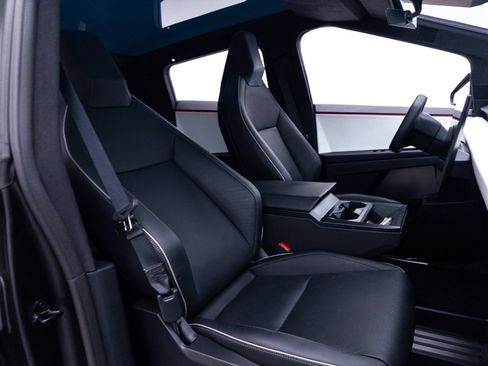 Used 2024 Tesla Cybertruck AWD Crew Cab image 35