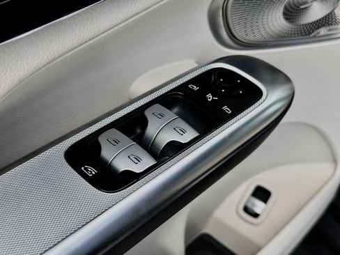 Used 2025 Mercedes-Benz GLC 300 image 24