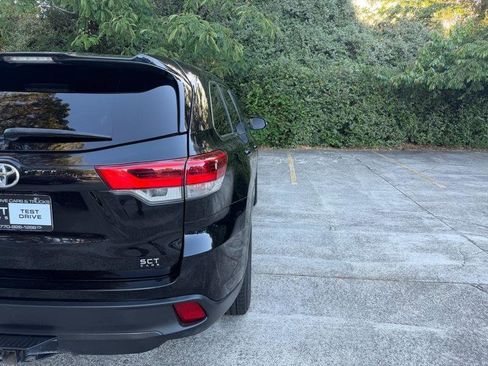 Used 2018 Toyota Highlander LE FWD image 10