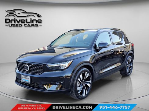 Used 2025 Volvo XC40 B5 Plus image 1