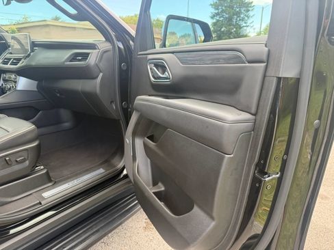Used 2024 GMC Yukon XL SLT RWD image 9