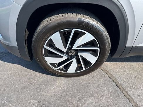 Used 2025 Volkswagen Atlas SE AWD/4WD image 25