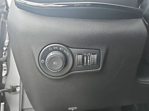 Used 2023 Jeep Compass Altitude w/ Convenience Group image 25