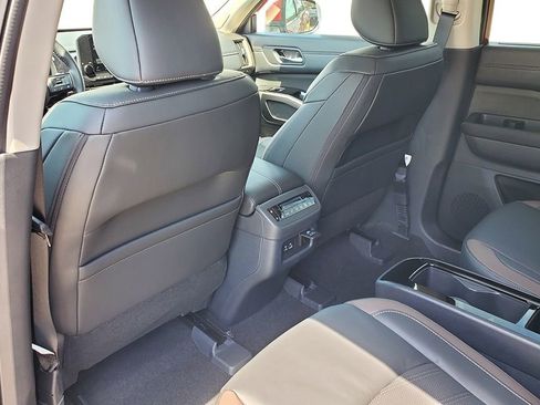 New 2025 Nissan Pathfinder Platinum image 18