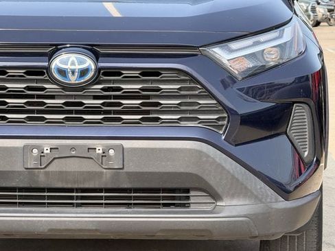 Used 2022 Toyota RAV4 XLE w/ Convenience Package AWD/4WD image 9