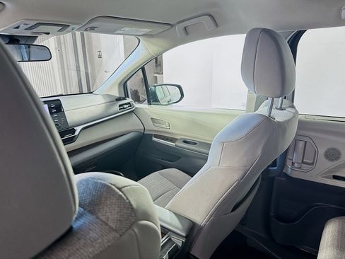 Used 2023 Toyota Sienna LE AWD/4WD image 18