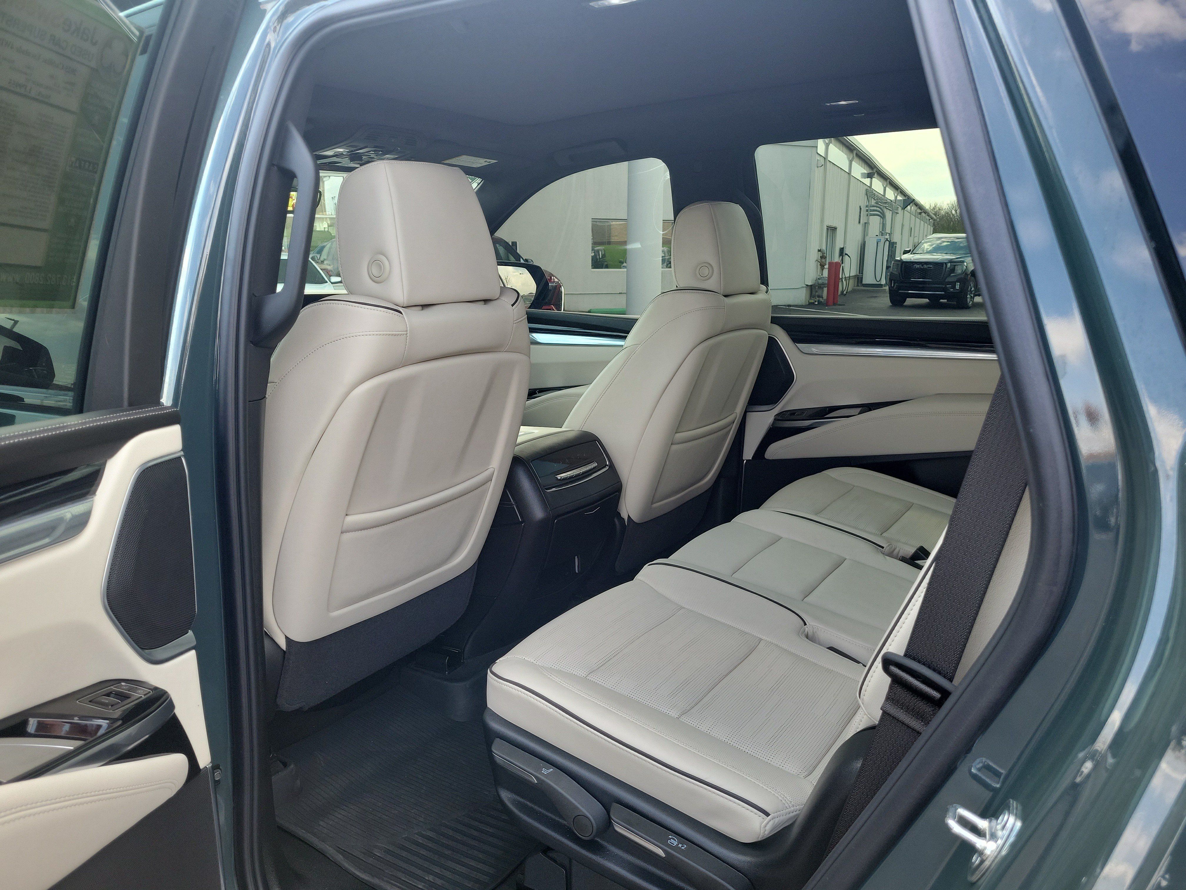 Used 2025 Cadillac Escalade Sport w/ Touring Package AWD/4WD image 15
