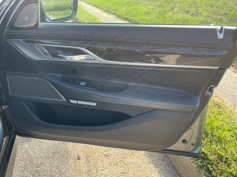 Used 2016 BMW 750i image 37