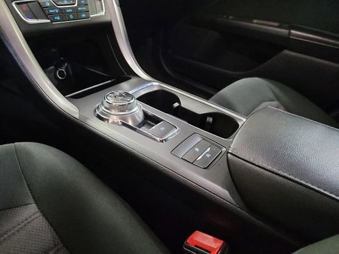 Used 2020 Ford Fusion SE FWD image 26