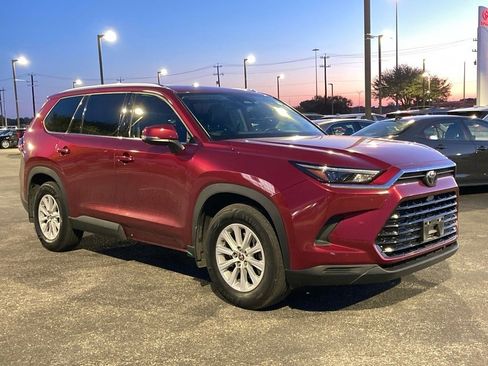 Certified 2024 Toyota Grand Highlander XLE image 3