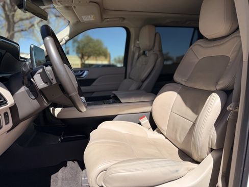 Used 2021 Lincoln Navigator L Reserve w/ Luxury Package image 2