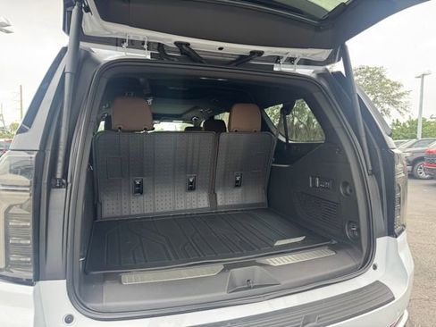 New 2026 Chevrolet Suburban High Country image 12