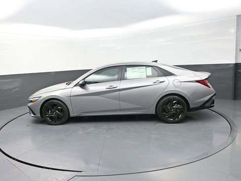 New 2026 Hyundai Elantra SEL Sport Premium FWD image 5
