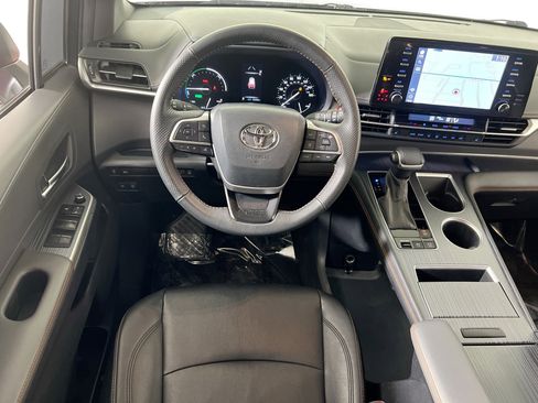 Used 2024 Toyota Sienna XSE FWD image 23