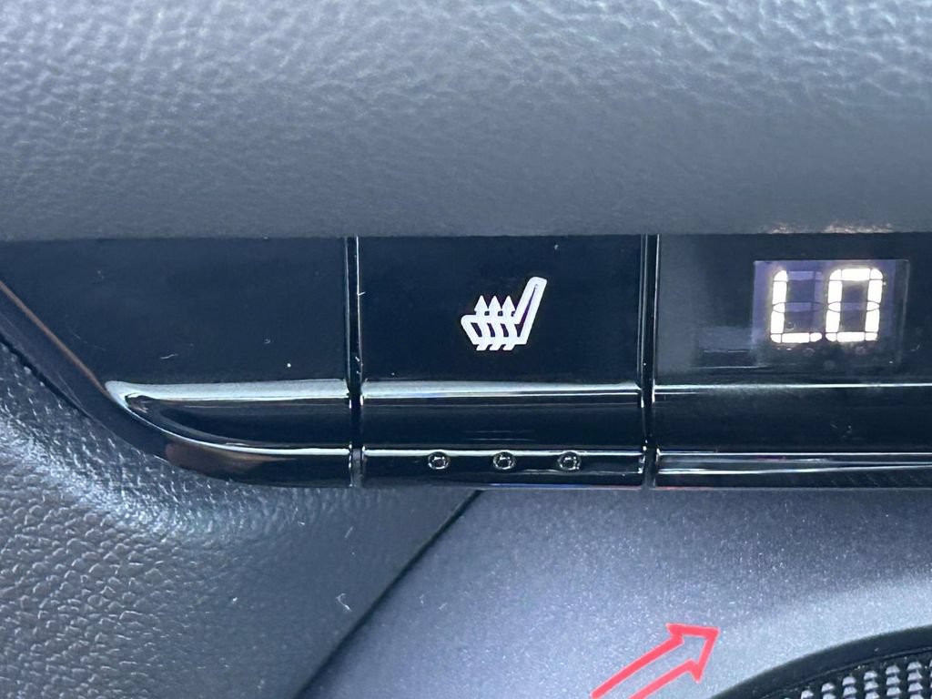 Used 2025 Chevrolet Blazer LT FWD image 20