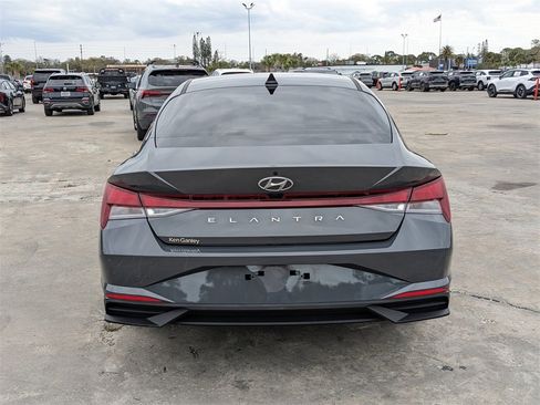 Used 2023 Hyundai Elantra SEL image 8