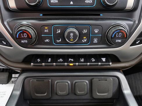 Used 2019 GMC Sierra 2500 SLT w/ Driver Alert Package AWD/4WD image 32
