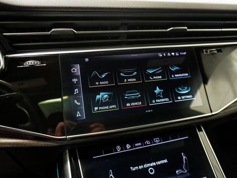 Used 2021 Audi Q8 Premium Plus w/ Premium Plus Package AWD/4WD image 28