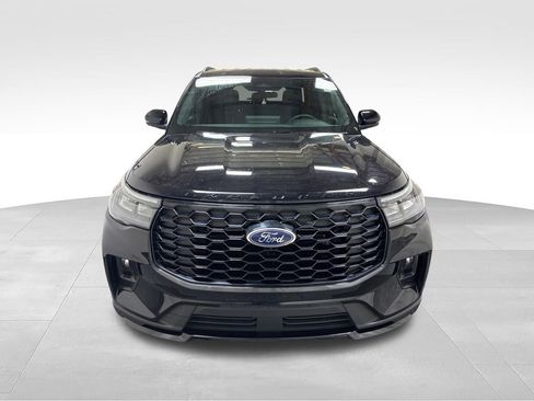 Used 2025 Ford Explorer ST-Line w/ ST-Line Street Pack AWD/4WD image 2