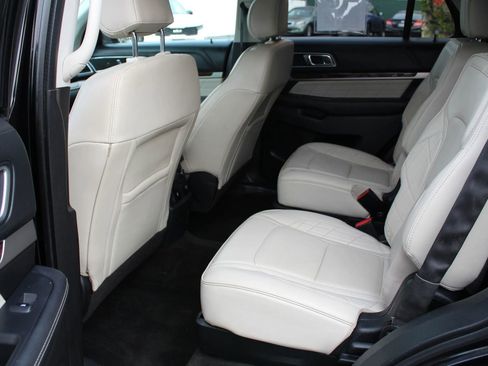 Used 2016 Ford Explorer Platinum image 13